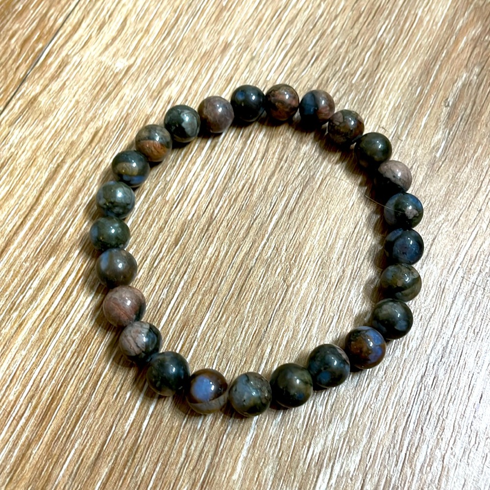 NWT QUE SERA Crystal stretch bracelet